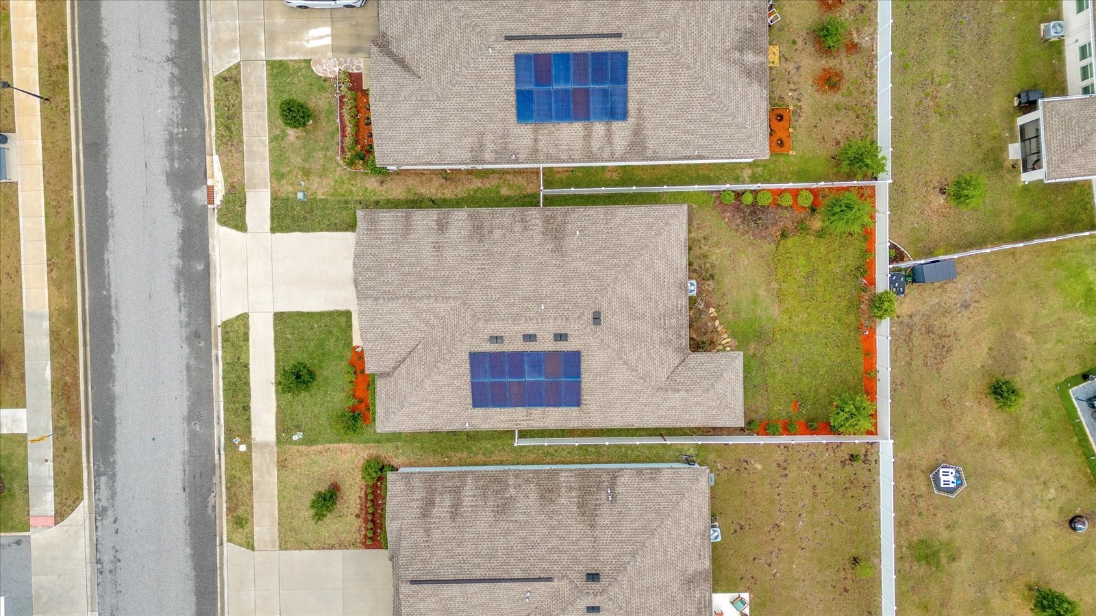 Building Photo - 1820 Church Lake St