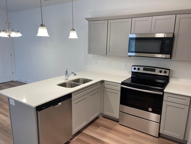 Building Photo - 1385 N 3830 W