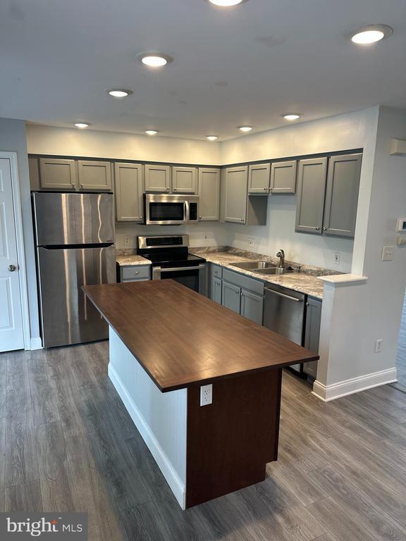 Building Photo - 203 Fox Trail