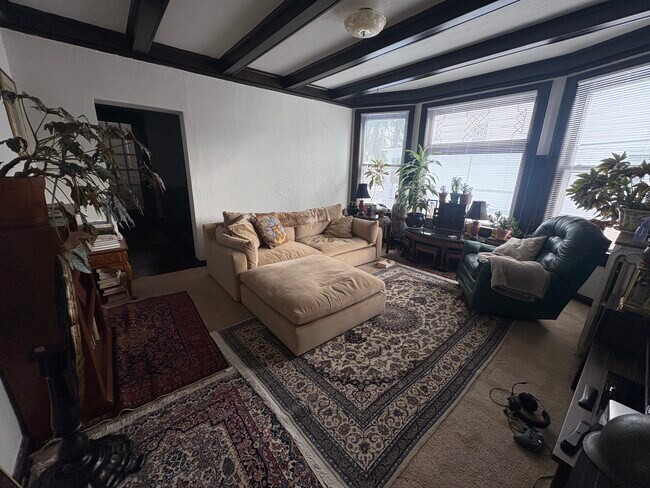 Building Photo - 3355 N Bartlett Ave