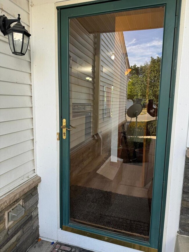 Building Photo - 2527 Oneida Ln