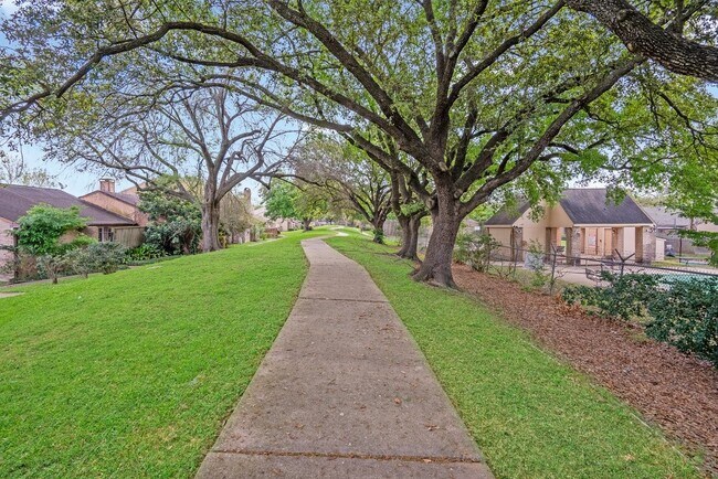 Building Photo - 8583 Wilcrest Dr