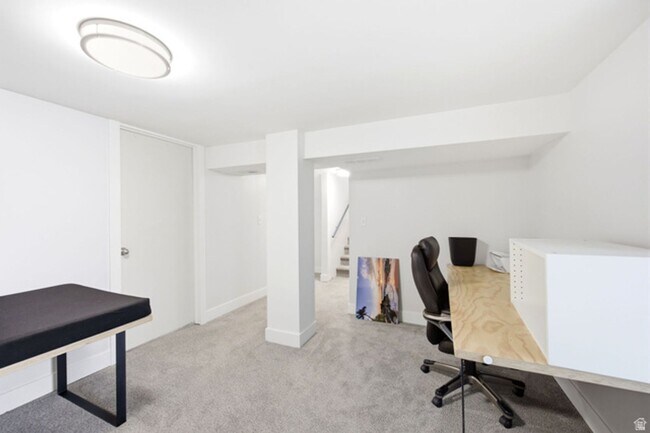 Building Photo - 284 S 250 W