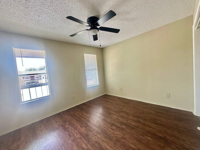 Building Photo - 1910 West Loop