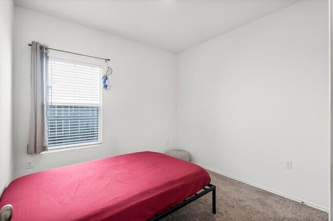 Building Photo - 2313 Forgetmenot Ln