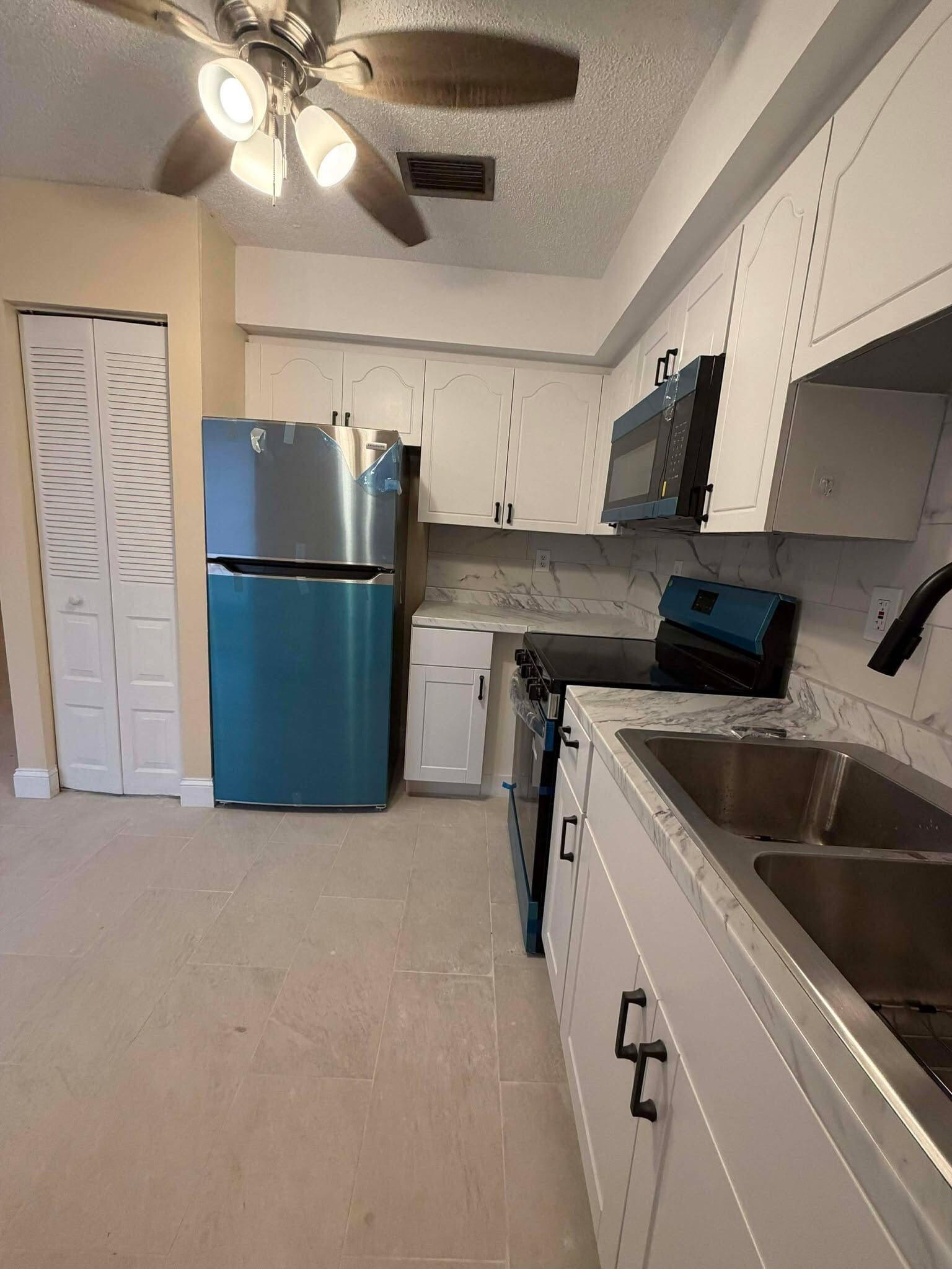 Building Photo - 501 W 1st St