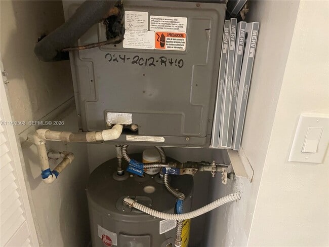 Building Photo - 819 NE 199th St