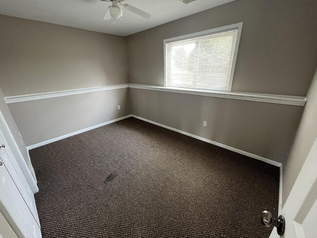 Building Photo - Spacious 4-Bedroom, 3-Bathroom House in Ca...