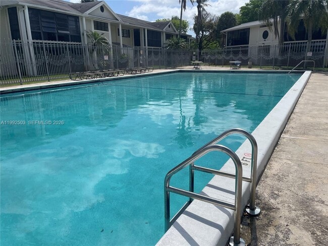 Building Photo - 819 NE 199th St