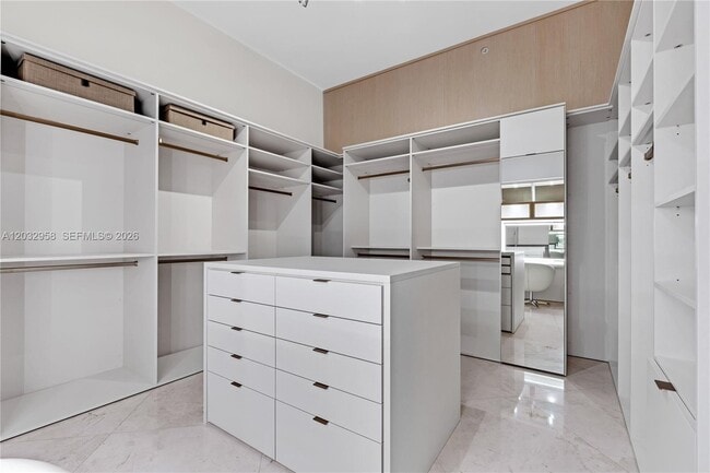 Building Photo - 900 Brickell Key Blvd