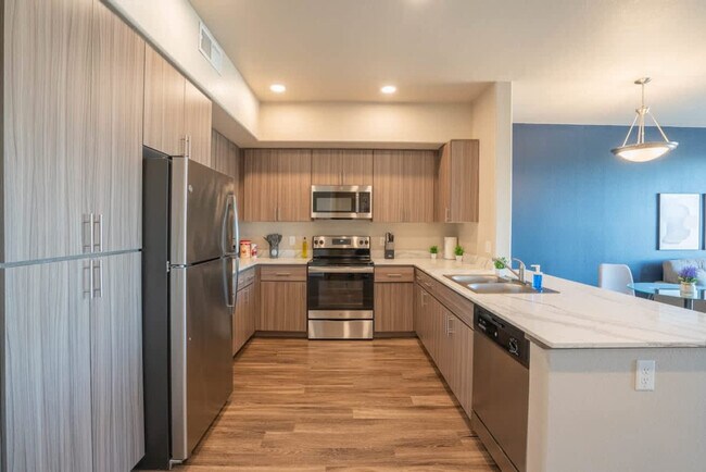 Building Photo - 1890 S Country Club Way