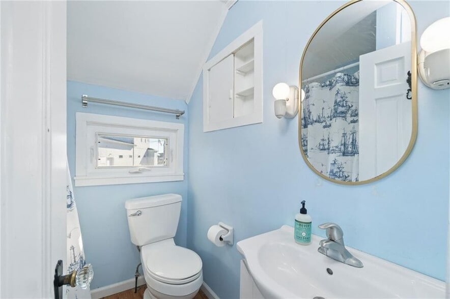 Building Photo - 15 Cedar Ave