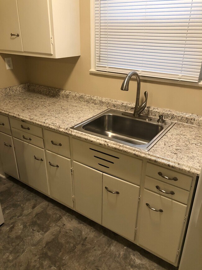 Building Photo - 117 Fairfax Ave