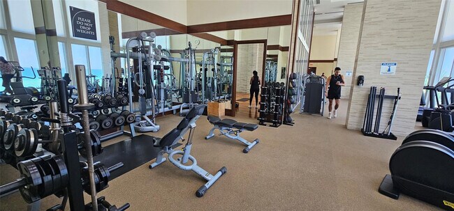 Building Photo - 15901 Collins Ave