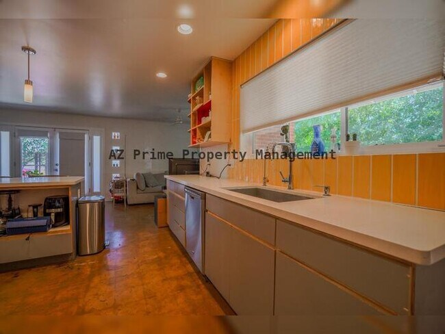 Building Photo - 351 E Encanto Dr