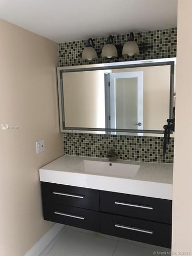 Building Photo - 1717 N Bayshore Dr