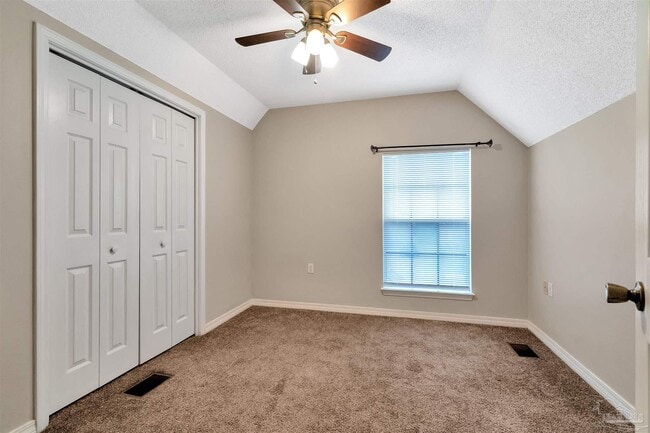 Building Photo - 208 Wildflower Ln