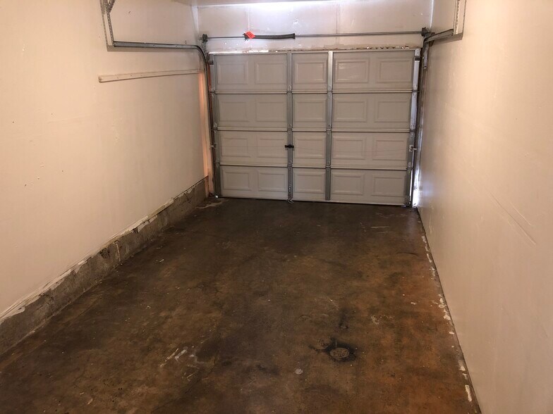 Building Photo - 2104 rosamond ave shasta lake apt 2
