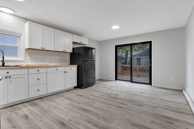 Building Photo - 107 Roosevelt St