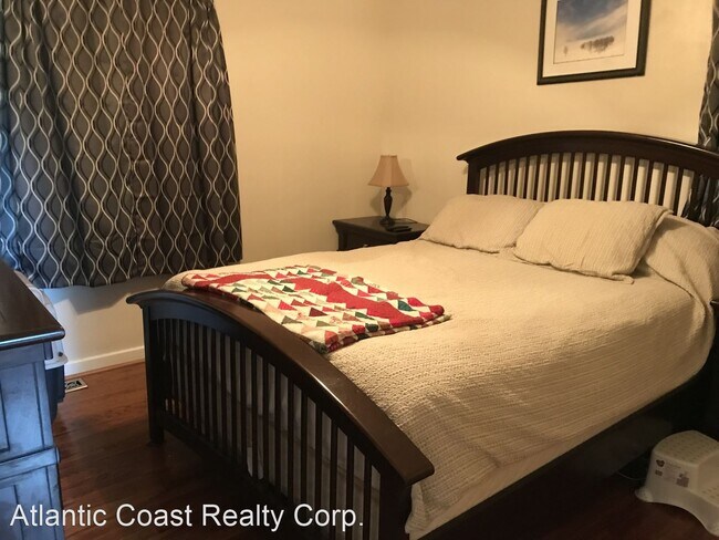 Building Photo - 3 br, 1 bath House - 520 Summers Drive