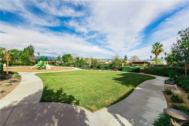 Building Photo - 630 W Woodcrest St