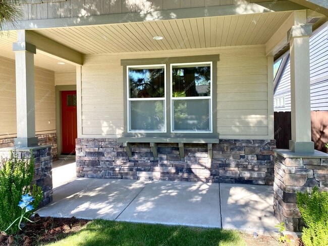 Building Photo - Bright, Spacious Home with Expansive Yard ...
