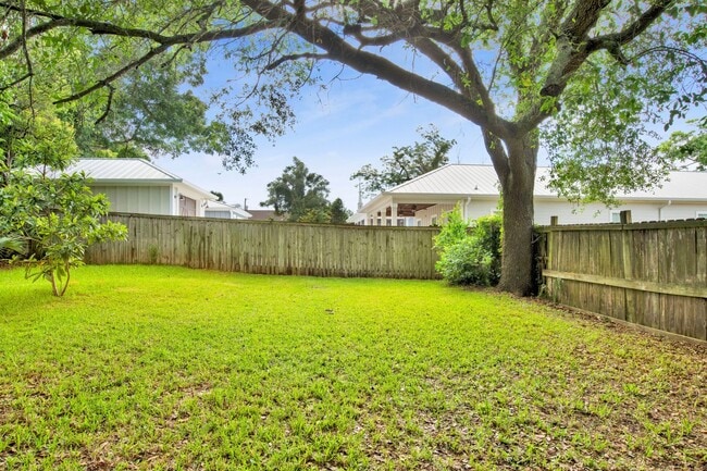 Building Photo - Furnished Downtown Pensacola Home For Rent