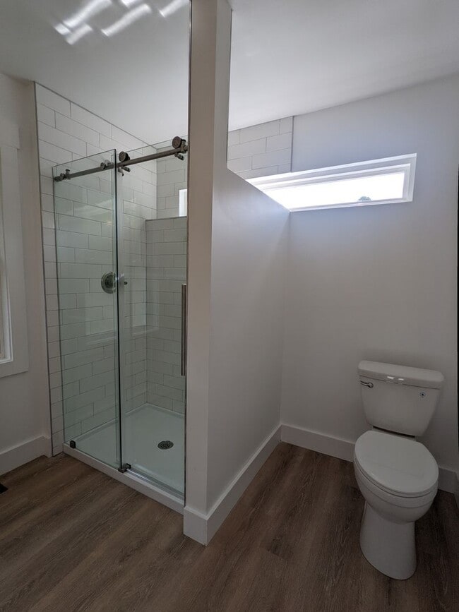 Building Photo - Black Mountain Rental!