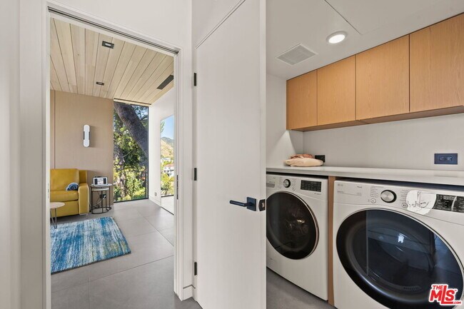 Building Photo - 5671 Spreading Oak Dr