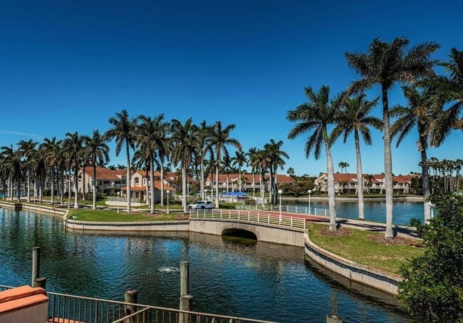 Building Photo - 6273 Bahia Del Mar Blvd S