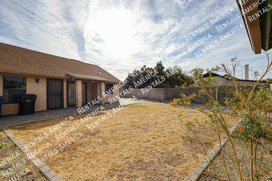 Building Photo - 1631 E Javelina Cir