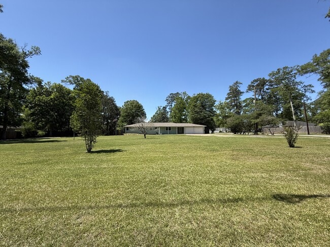 Building Photo - 165 Dogwood Ln