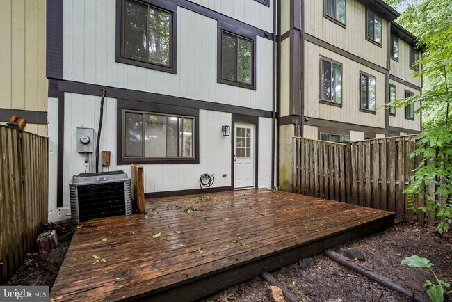 Building Photo - 5863 Jackson Oak Ct