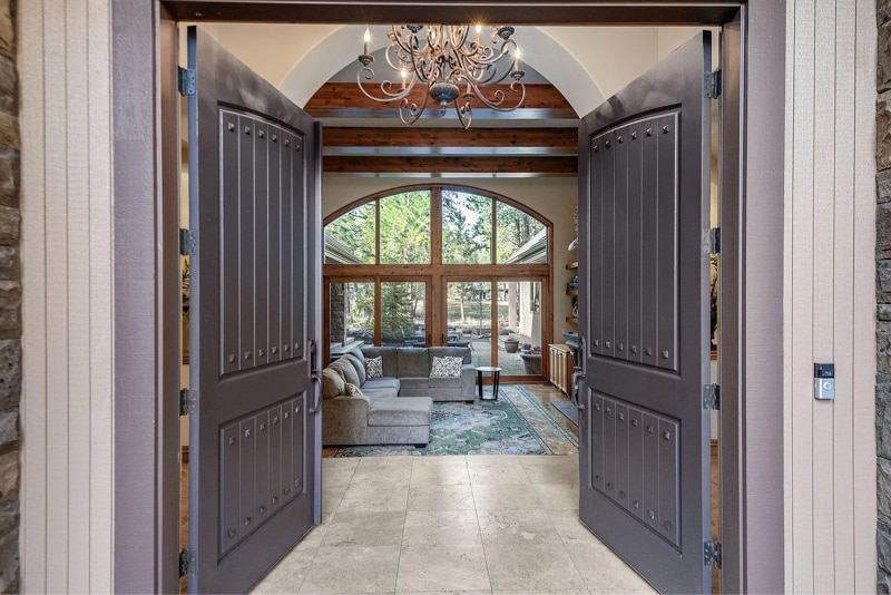 Building Photo - 61725 Broken Top Dr