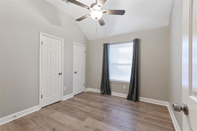 Building Photo - 10335 Emerald Oaks Dr