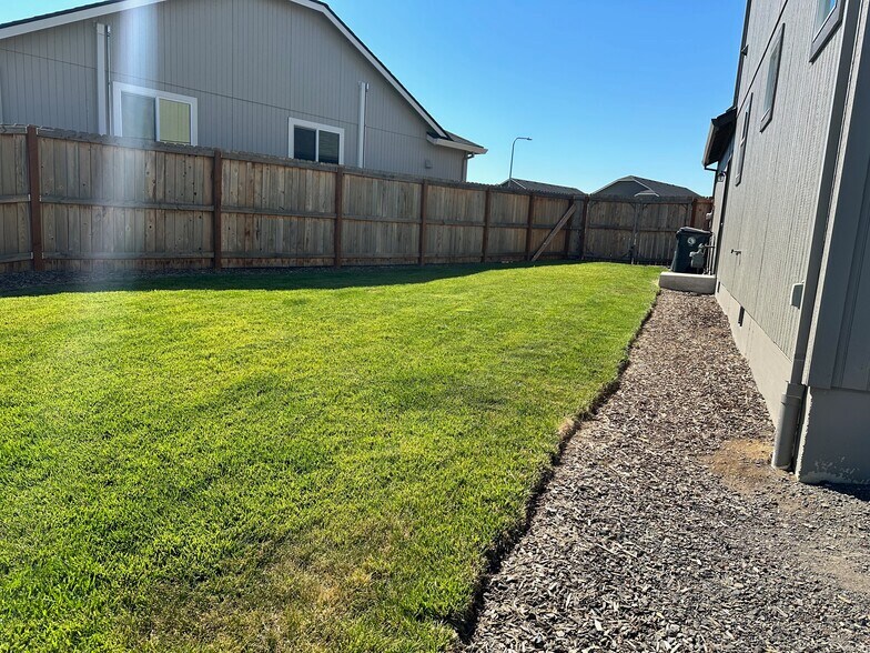 Building Photo - 3503 Carnelian St