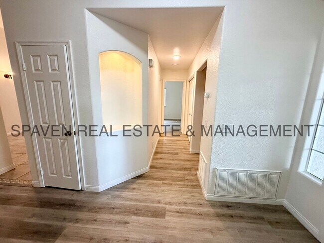 Building Photo - Charming Menifee Home