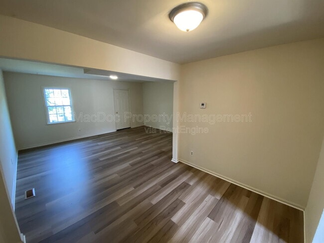 Building Photo - 706 Olde Greenwich Cir