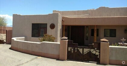 Building Photo - Spacious 4BR House in Tucson