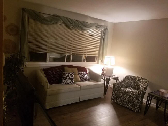 Building Photo - 45 Woodmere Ct