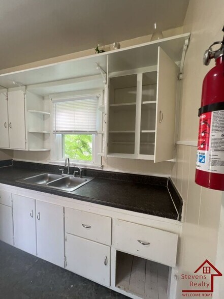 Building Photo - 117 N Main St