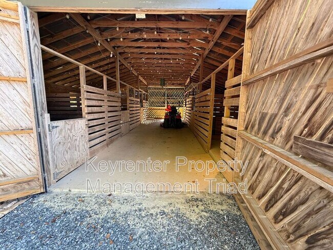 Building Photo - 7472 Middlestream Rd