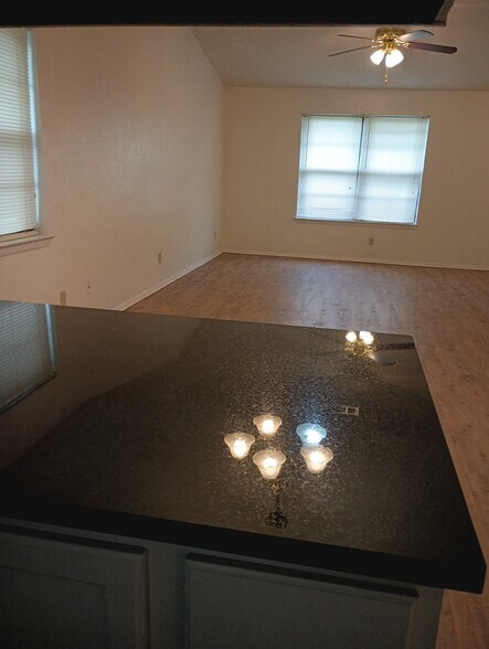 Building Photo - 1405 Chapelwood Dr
