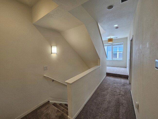 Building Photo - 868 Kalamath St