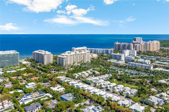 Building Photo - 445 Grand Bay Dr