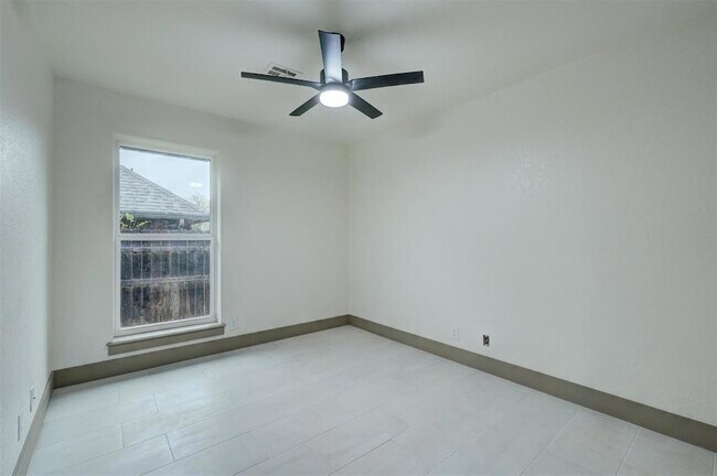 Building Photo - 3616 Burlington Dr