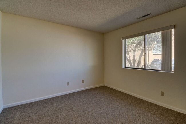 Building Photo - 1298 Tapadero Dr