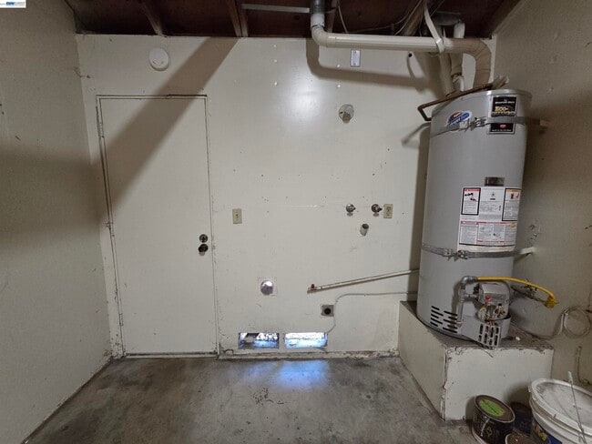 Building Photo - 7596 Silvertree Ln