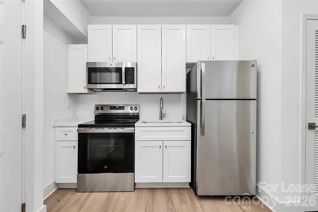 Building Photo - 3515 Markland Dr