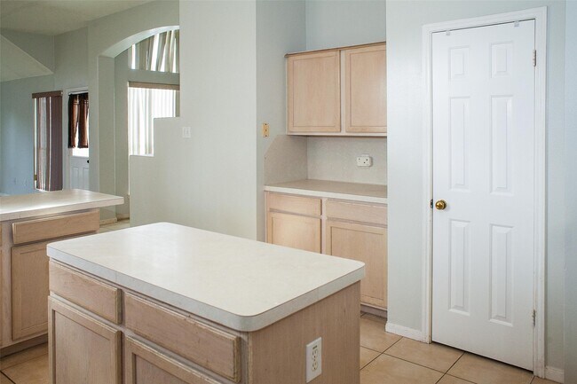 Building Photo - 6223 Newbury Dr